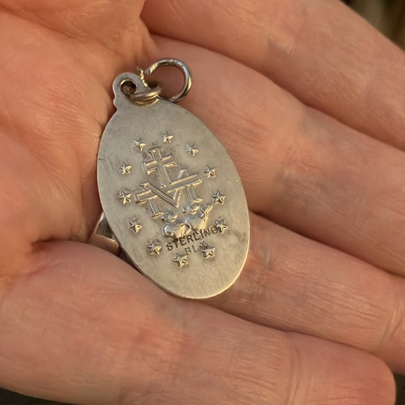 Sterling Mother Mary Catholic Medallion Pendant w/ Sterling Chain 17in - Picture 4 of 4